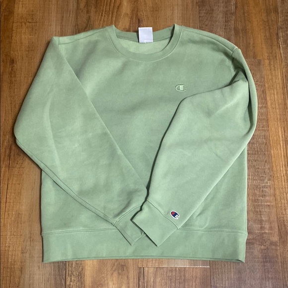 Champion Tops - Champion sage Green crewneck Sweatshirt size Medium
